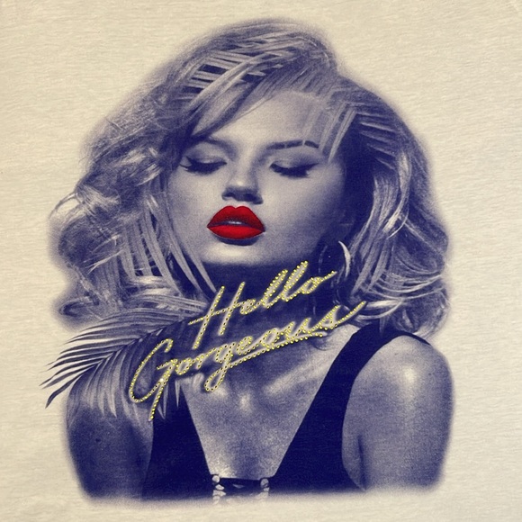 Guess “Hello Gorgeous” Graphic T-Shirt - Picture 8 of 14